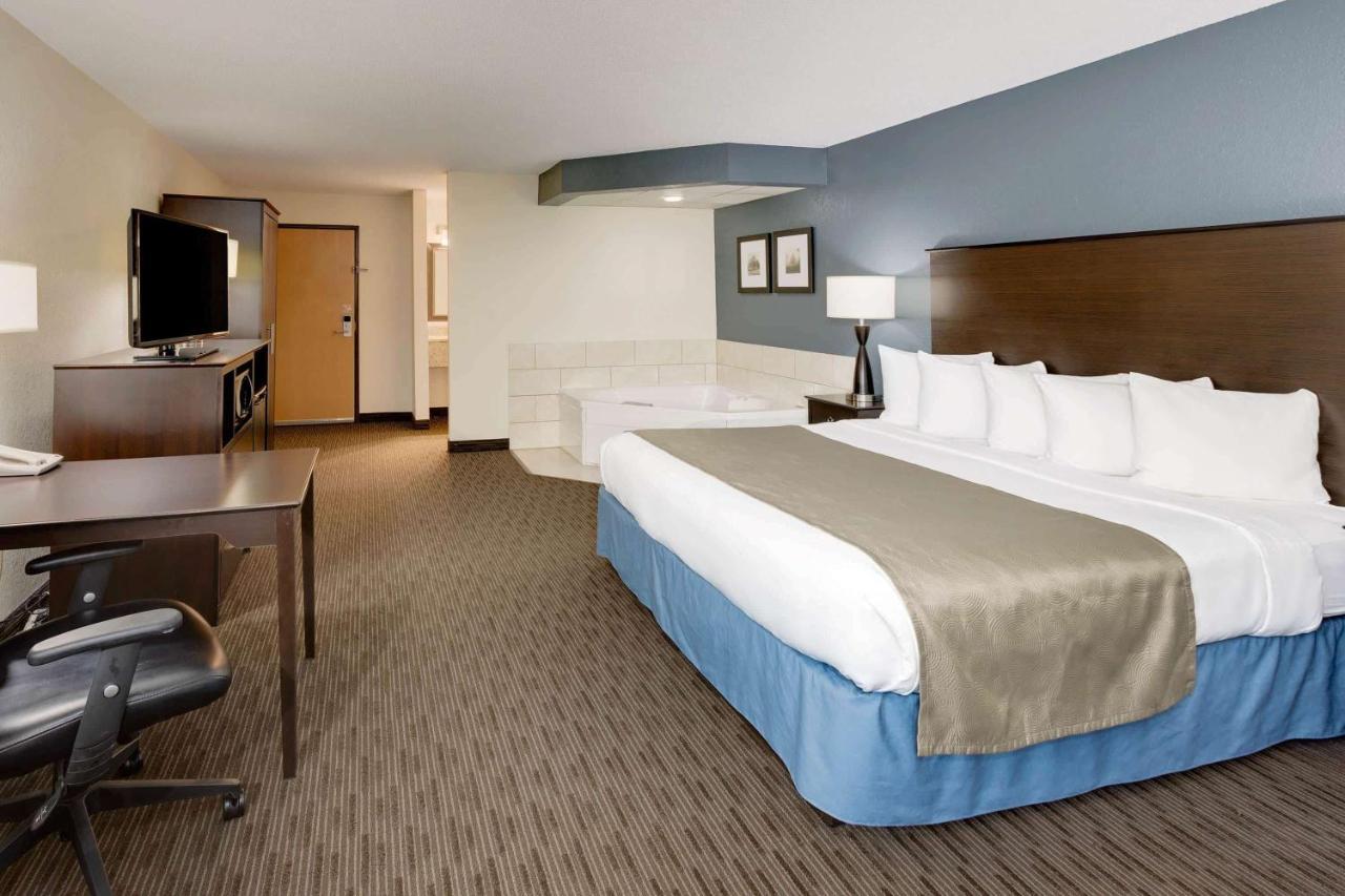 Baymont By Wyndham Owatonna Hotell Eksteriør bilde